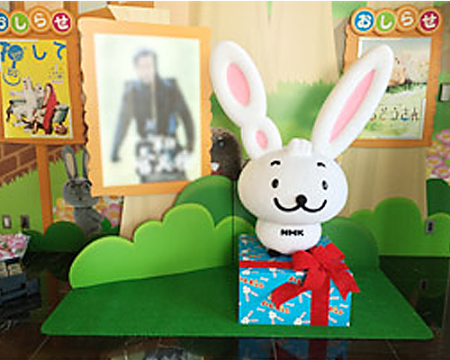 放送局ロビーのディスプレイ